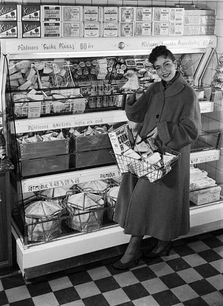 In Trifles Mr. Wright believes his wife should be happy simply by buying groceries, doing the dishes, and performing the duties of a housewife.