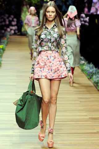 Short skirts are aesthetically interesting.