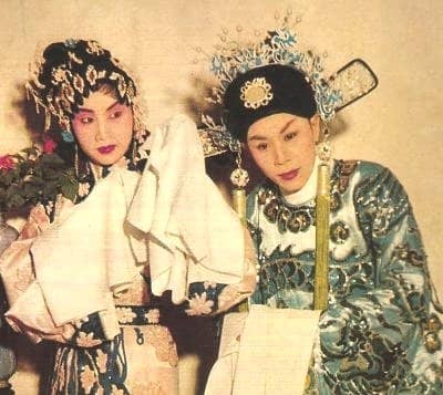 The original performers of "Di Nü Hua": Yam Kim Fai as Zhou Shi Xian and Pak Suet Sin as Princess Changping.