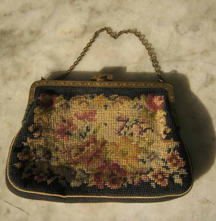 Fashion History Purses and Handbags Bellatory