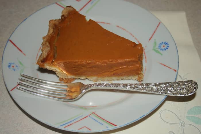 Pumpkin pie filling (20 oz.), 2 eggs & 5 oz. condensed milk baked in a vinegar crust. Please pardon the messy fluting!