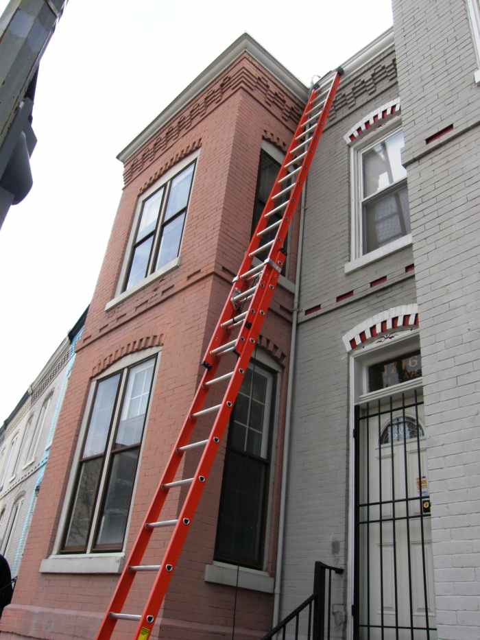 How to Use a Ladder Safely & Safety Tips for Walking on Roofs Dengarden