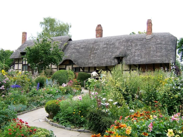The Basics of an English Cottage Style Garden - Dengarden