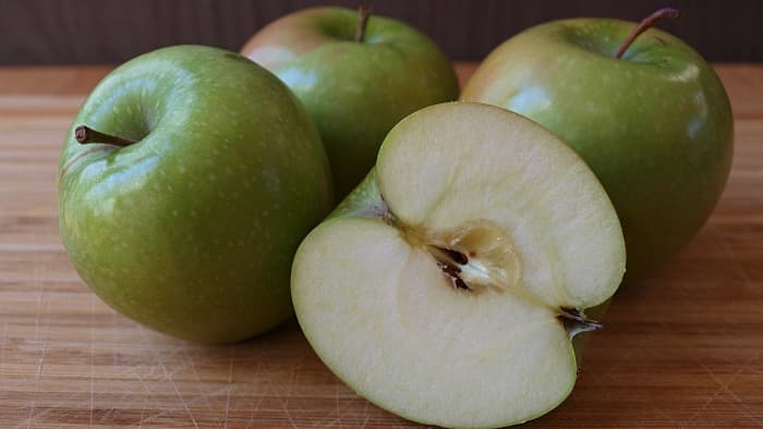 All types of apples are good for you, but green apples offer a unique combination of proteins, vitamins, minerals, and fiber.