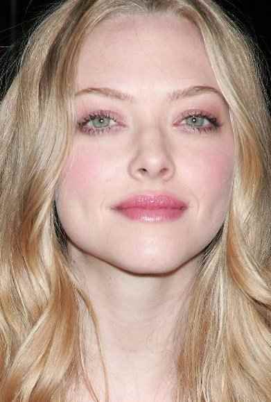 Amanda Seyfried and her beautiful green eyes