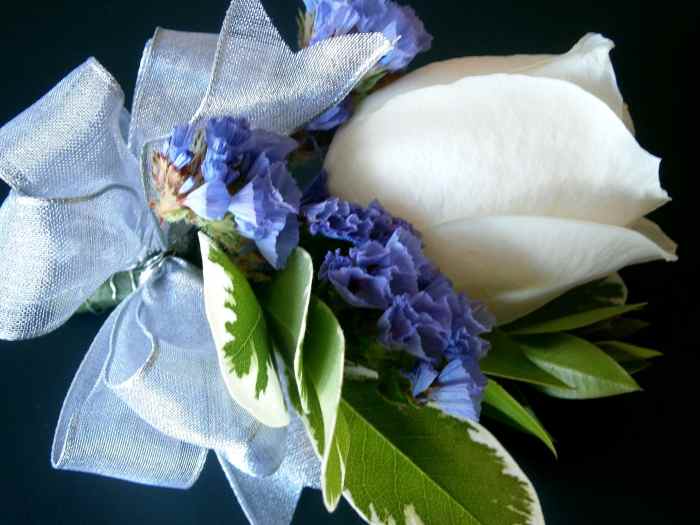 How to Make Corsages and Boutonnieres