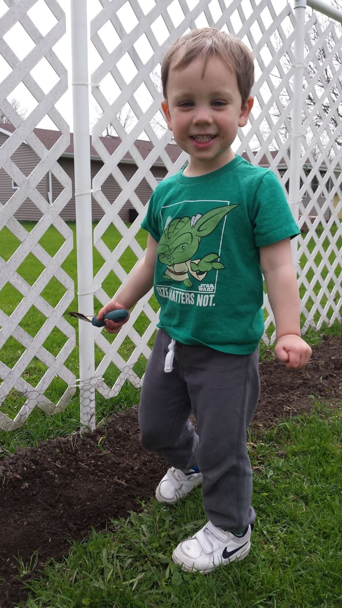This article will provide some guidance and suggestions about how to introduce your children to helping out in the garden.