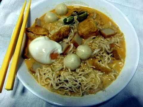 Curry Noodle or Mee Kari using Instant Noodle. 