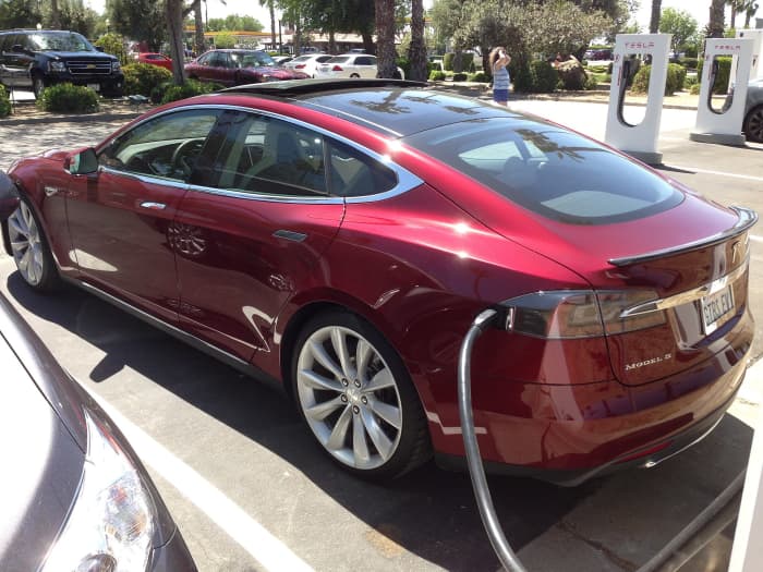 A Tesla Model S during "refuelling"