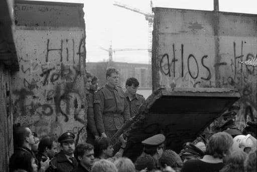How Did the Fall of the Berlin Wall Affect the World? - Owlcation