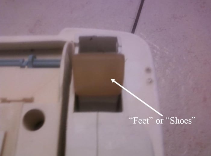 Kontrollerer føttene eller "skoene"