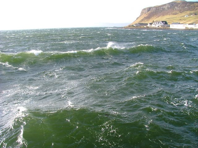 how-to-handle-chop-in-a-small-powerboat