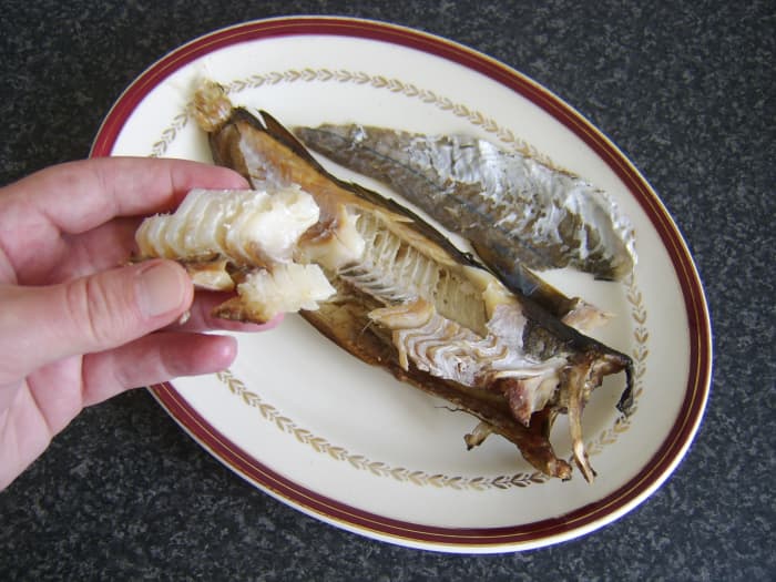 Purists will tell you that Arbroath smokies are best eaten straight from the smoker and by simply peeling the flesh off the bones in lumps with your hand.