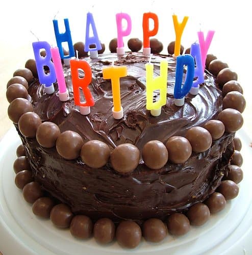 Throwing a birthday party for someone between 10 and 14? These simple and fun games will help you make the day special.