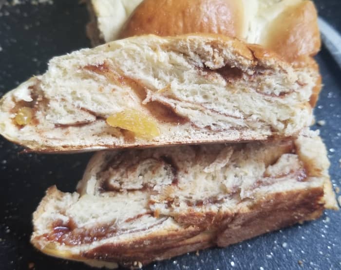 This treat has a mouthwatering aroma before you taste the delicious combination of rum-soaked raisins and cinnamon.