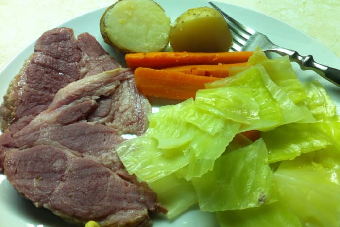 Need a delicious dinner? Enjoy this cottage roll, carrots, potatoes, onions, and cabbage.