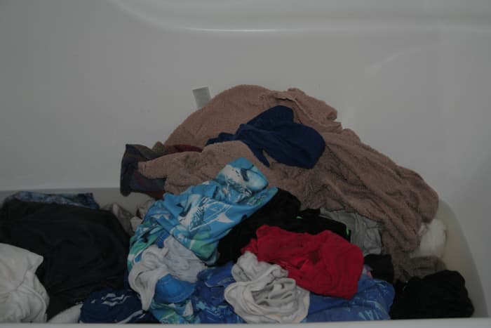 máquina de lavar roupa-quebrou-como-lavar-roupas-sem-modernas conveniências