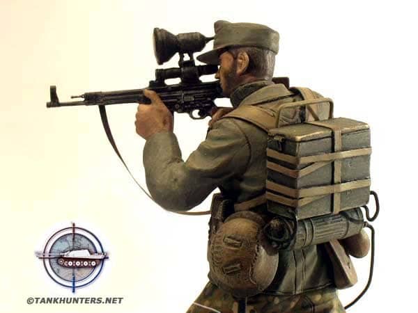 Tankhunters.net soldier model of a Wermacht "night hunter" with the StG-44 assault rifle combined with the ZG 1229 night vision device.
