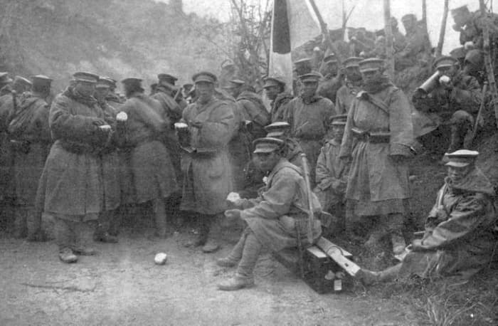 World War I: Japanese troops taking part in the assault on Tsing-tau (China) stopping for lunch.