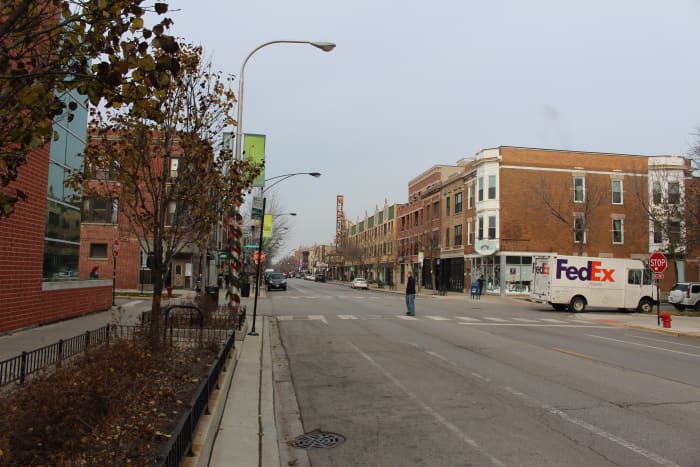 This picture was taken in December 2015 facing Waveland Avenue from Southport Avenue; near the Music Box Theater.