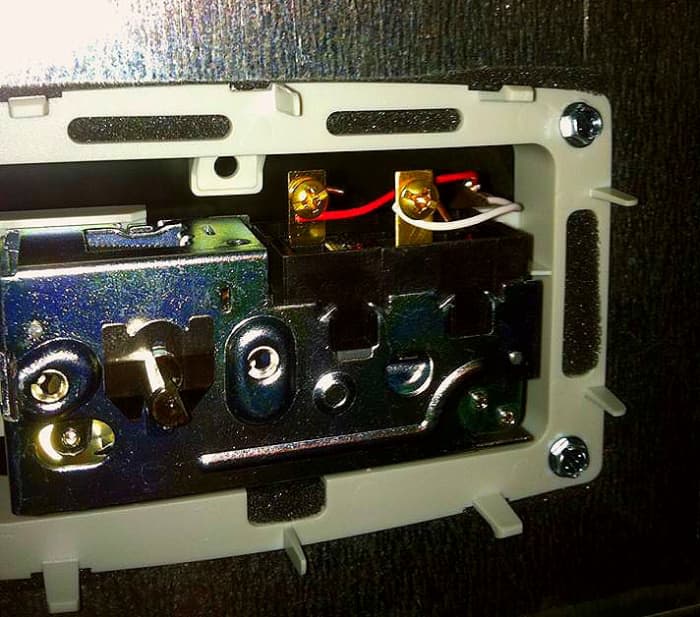 Here are the connections to the humidifier control. Red is from the transformer and white goes to the humidifier.