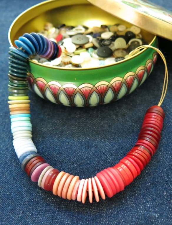 Easy ombré necklace made with your collection of buttons and some simple materials