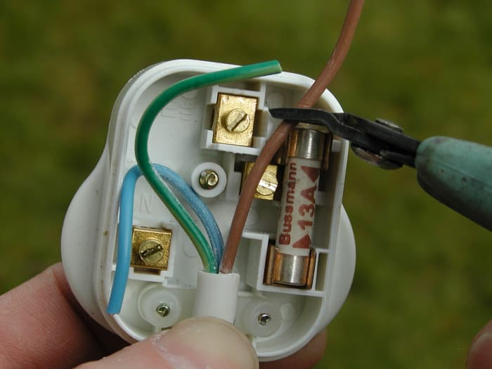 How to Wire a Plug Correctly and Safely in 9 Easy Steps Dengarden