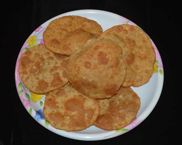 Bedmi Poori (Urad Dal Poori) Recipe - Delishably