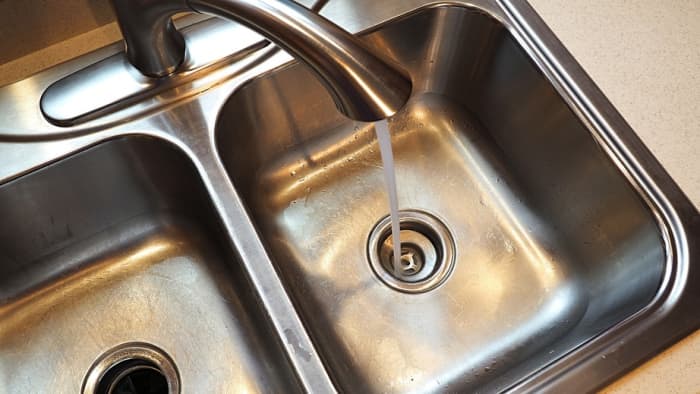 How To Clear A Clogged Kitchen Sink Drain 