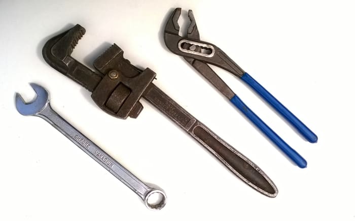 From left to right - Wrench (spanner), Stilsons (pipe wrench), water pump pliers. Either of these can be used to remove the head of the tap