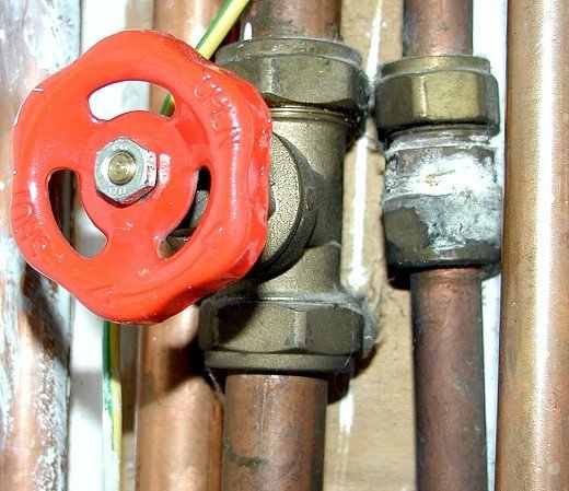 Gate valve - Turn fully clockwise for off