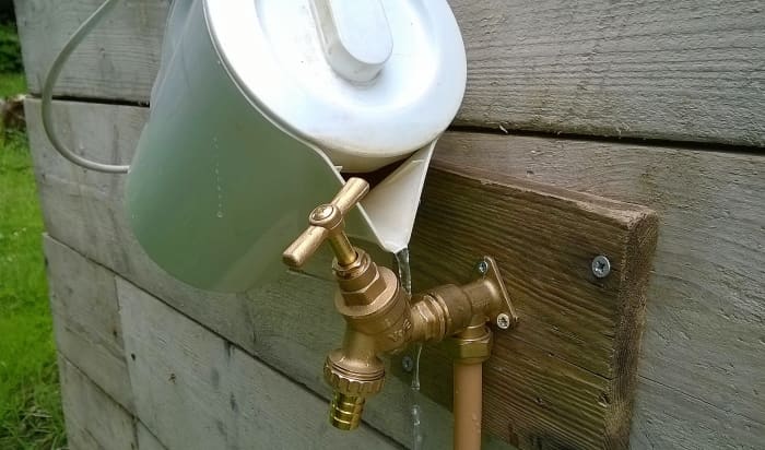 If you can't remove the head, try using hot water. This expands the lower metal body of the spigot and loosens its grip. Pour water on the lower half only, not the head