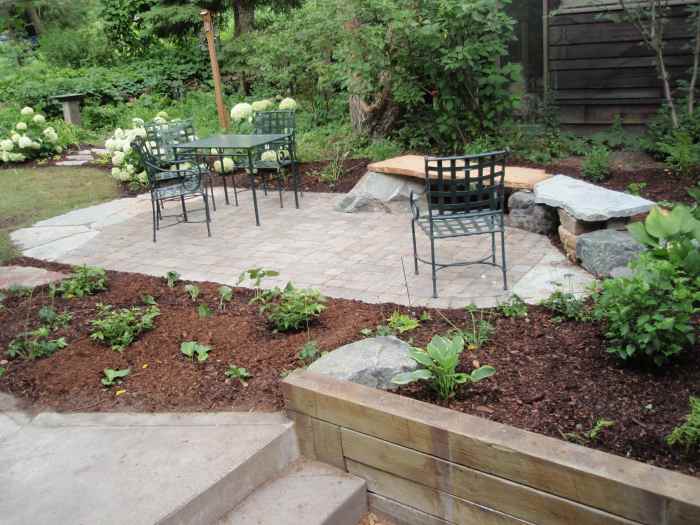 Grey pavers surrounded by mulch