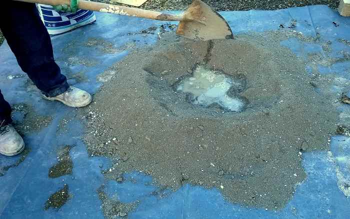 Shovel the mixture from the edges into the centre of the crater