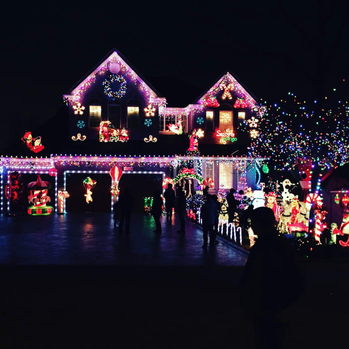 Even you can hang elaborate Christmas lights like this!