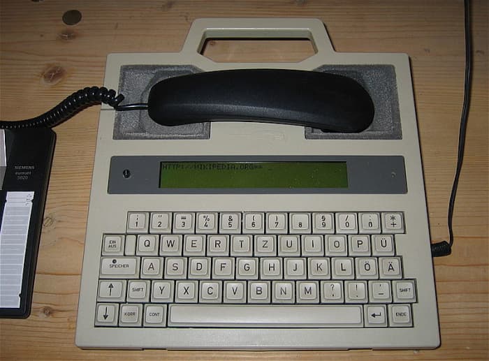 Telecommunications Device for the Deaf by the German company HGT. Photo credit: Niklas Bildhauer, Wikimedia Commons