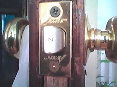 Arrow Latch Face with brand name.