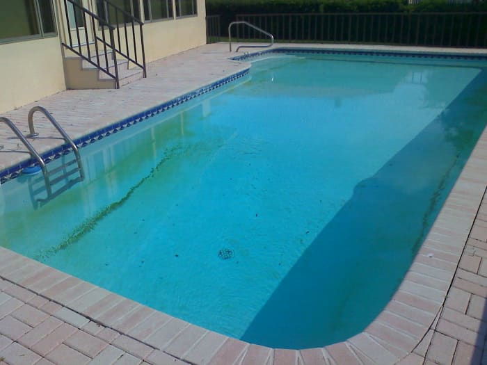 How to Use a Floc Clarifier to Clear a Pool - Dengarden