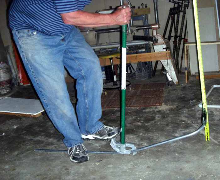 EMT Electrical Conduit Pipe Bending How to Bend a 90 Dengarden