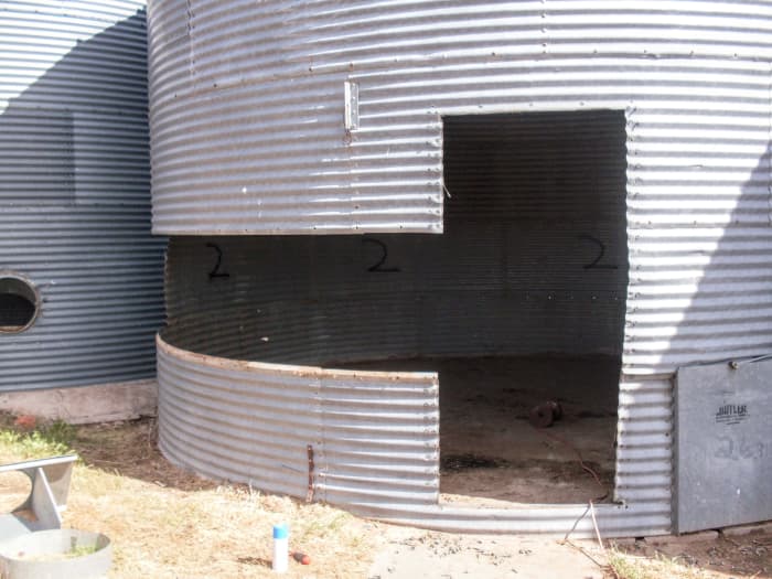 Since we cannot easily loosen the bottom ring from the foundation, we start with Ring 2. Unbolt the first two sheets to the right of the door (reference point inside the bin).