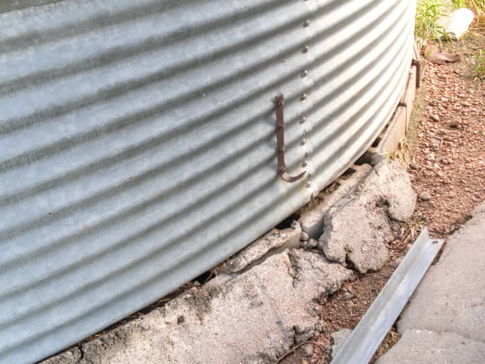 This one appears to be loose, but isn't on the inside. We will therefore finish dealing with it last. If you could easily get the bin loose, you would start the dismantling process with this bottom ring.
