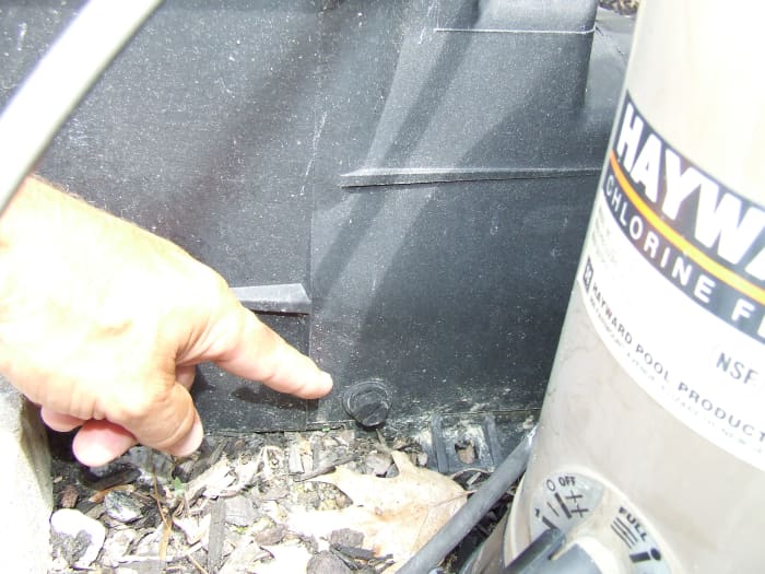 Make sure all plugs are installed in the basket assembly before starting the pool pump. This plug is in the bottom of the filter basket.