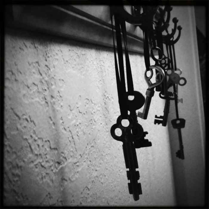 Turn Old Antique Skeleton Keys Into Modern Décor With These Decorating