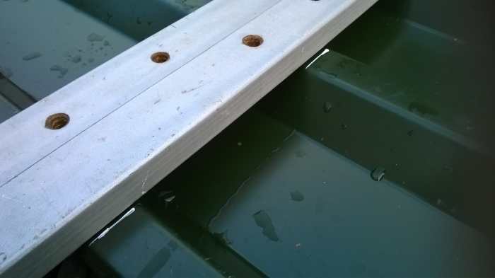 Mark ridges with a Tippex marker and straight line.