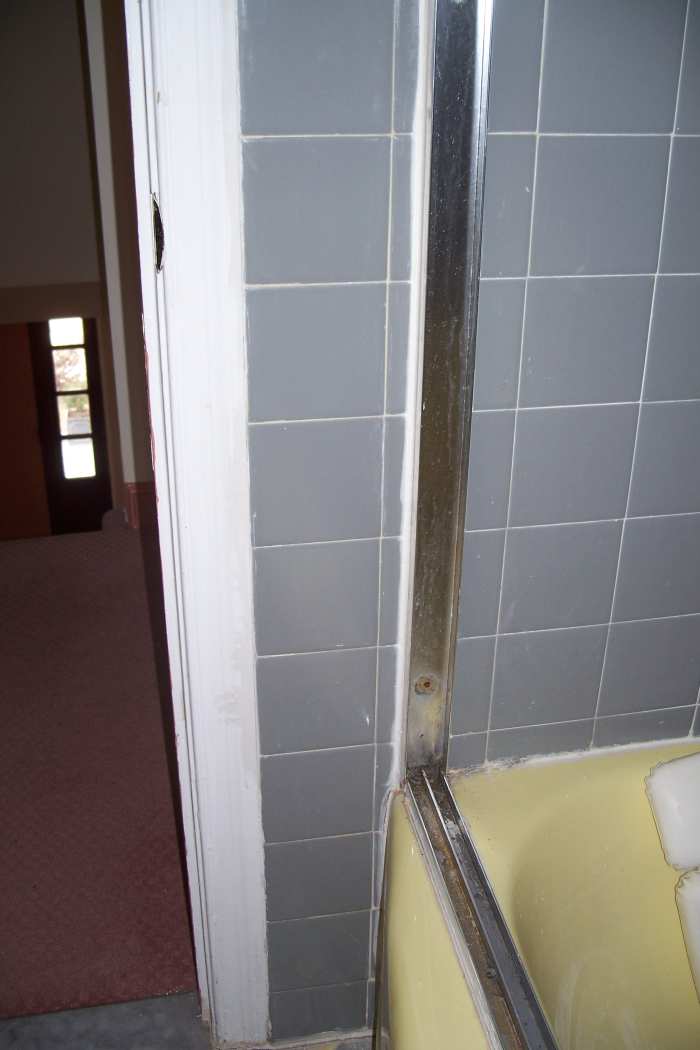 DIY Guide to Remove Shower Doors From a Bathtub Dengarden