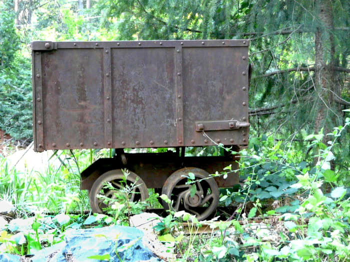 Unique Yard Art: Rust Is Beautiful - Dengarden - Home and Garden