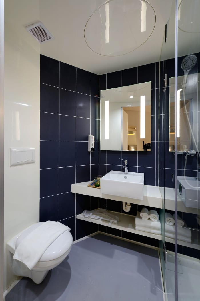 Sizing the Mirror Above Your Bathroom Vanity - Dengarden ...