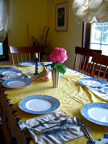 Nice shabby chic dining room... and I agree there is no need to iron the tablecloth - but I said NO Austrian blinds! (Creative Commons)