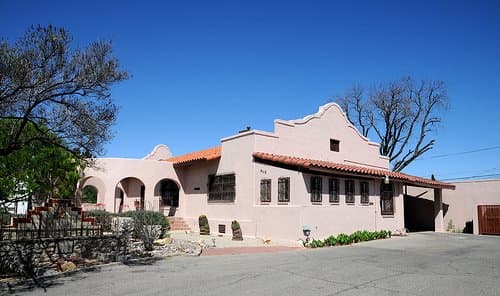 The parapet on the front of this Mission house differentiates it from Spanish Revival homes from the same era.