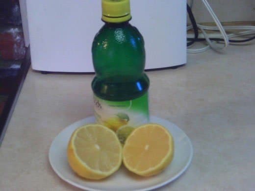 citronsaft för att neutralisera lukt